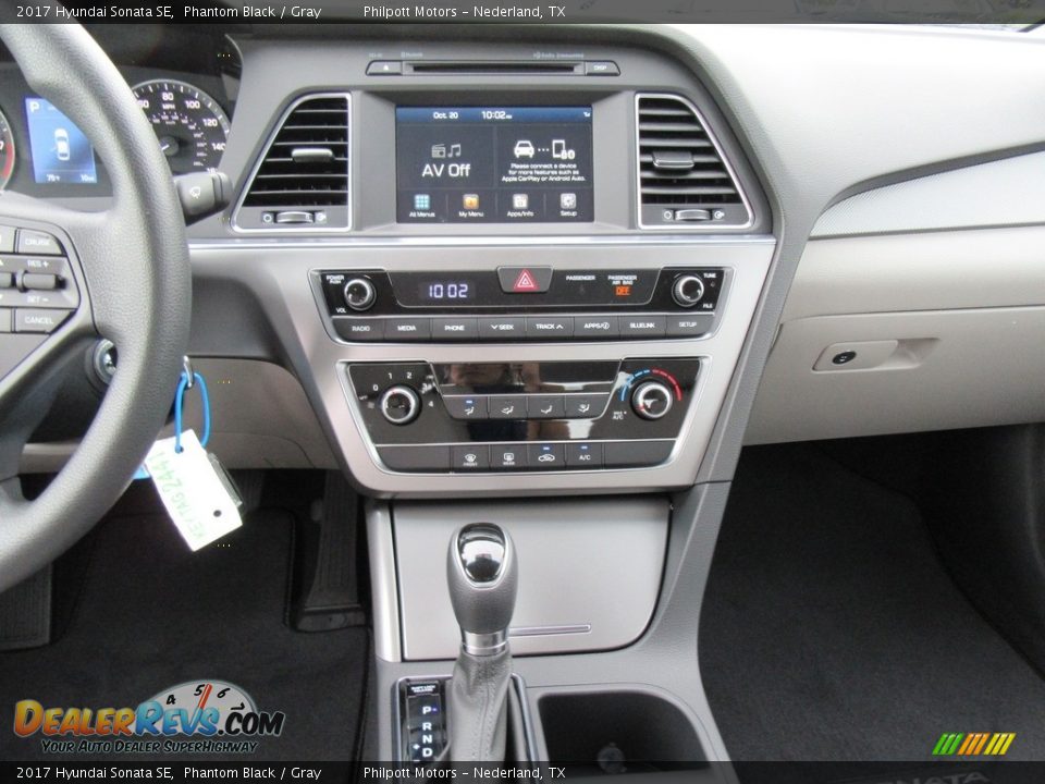 Controls of 2017 Hyundai Sonata SE Photo #23