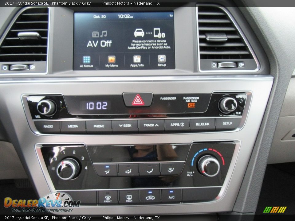 Controls of 2017 Hyundai Sonata SE Photo #25