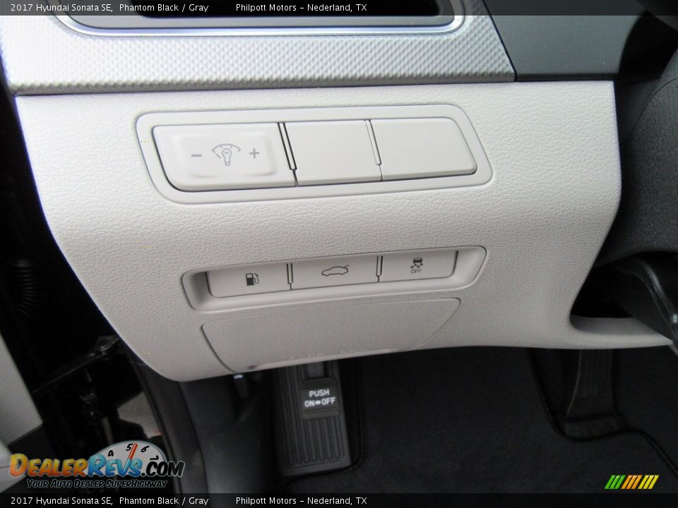 Controls of 2017 Hyundai Sonata SE Photo #30