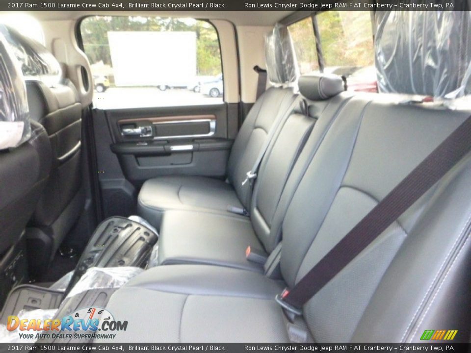 2017 Ram 1500 Laramie Crew Cab 4x4 Brilliant Black Crystal Pearl / Black Photo #5