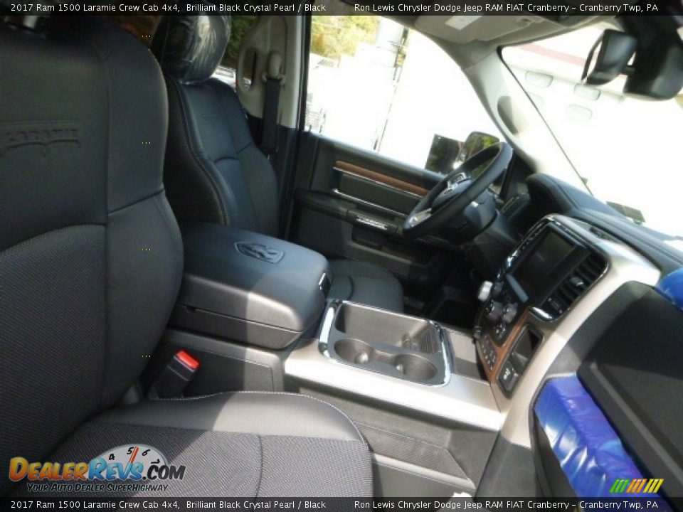 2017 Ram 1500 Laramie Crew Cab 4x4 Brilliant Black Crystal Pearl / Black Photo #10