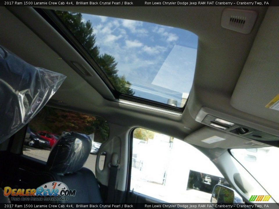 2017 Ram 1500 Laramie Crew Cab 4x4 Brilliant Black Crystal Pearl / Black Photo #11
