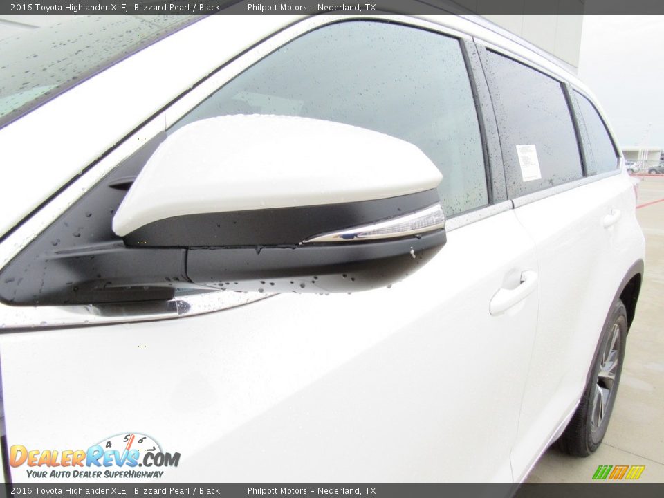 2016 Toyota Highlander XLE Blizzard Pearl / Black Photo #12
