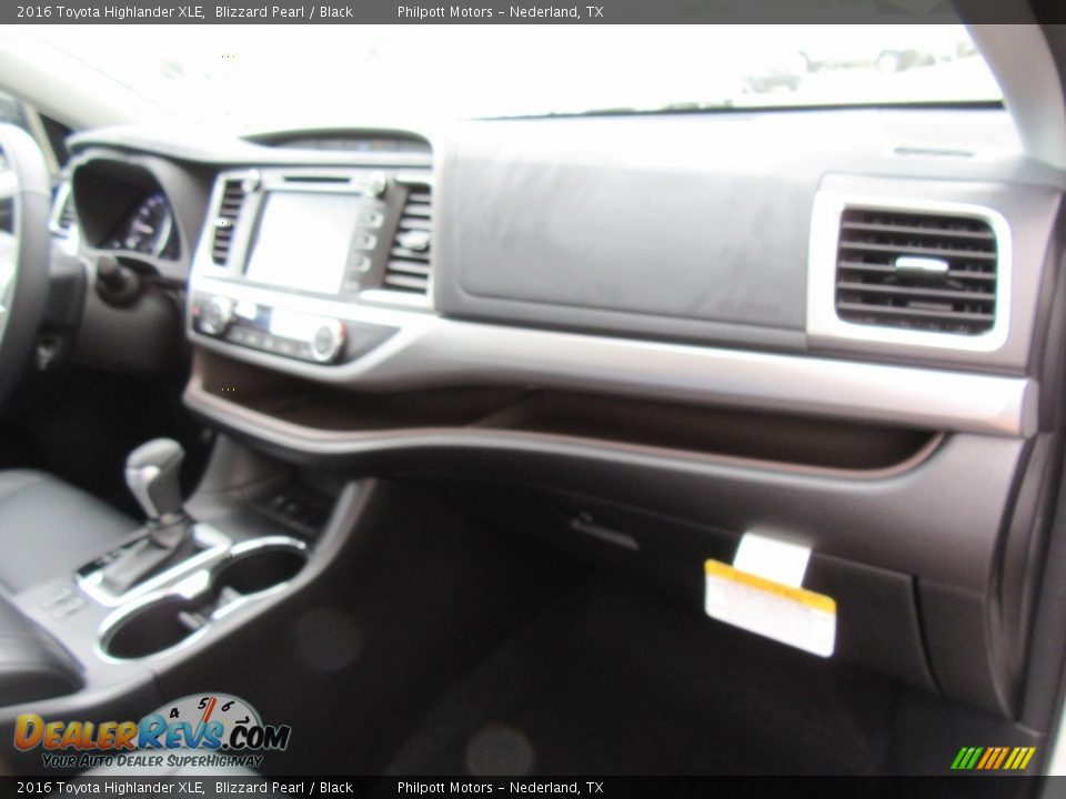 2016 Toyota Highlander XLE Blizzard Pearl / Black Photo #15