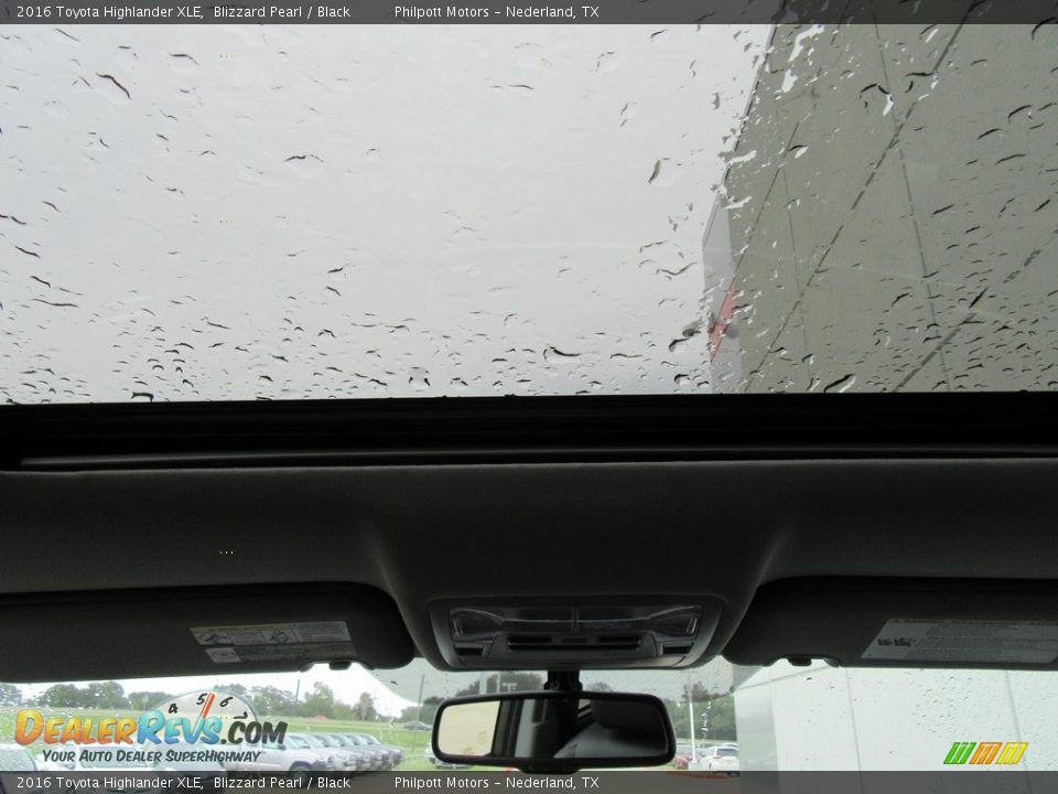 2016 Toyota Highlander XLE Blizzard Pearl / Black Photo #24