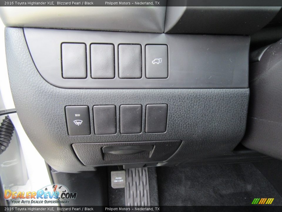 2016 Toyota Highlander XLE Blizzard Pearl / Black Photo #34
