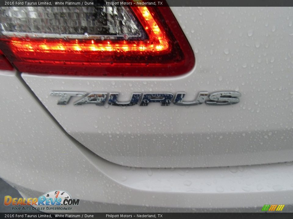2016 Ford Taurus Limited White Platinum / Dune Photo #13