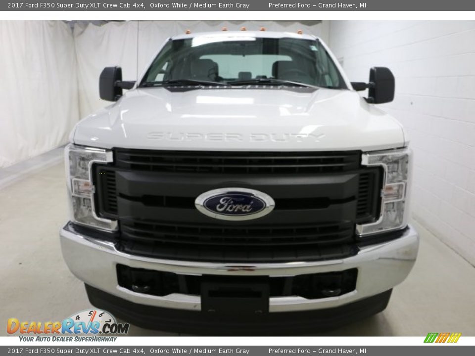 2017 Ford F350 Super Duty XLT Crew Cab 4x4 Oxford White / Medium Earth Gray Photo #6