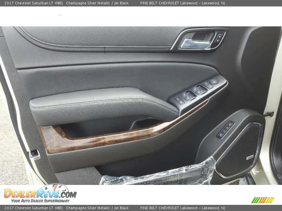 2017 Chevrolet Suburban LT 4WD Champagne Silver Metallic / Jet Black Photo #6