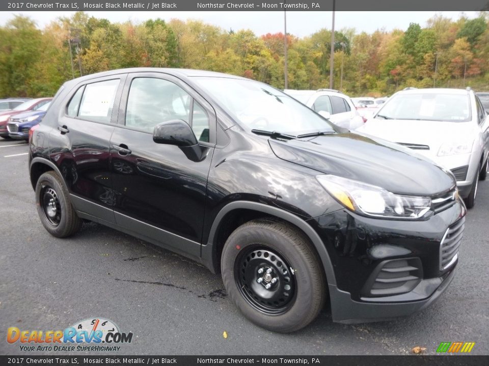 Front 3/4 View of 2017 Chevrolet Trax LS Photo #3