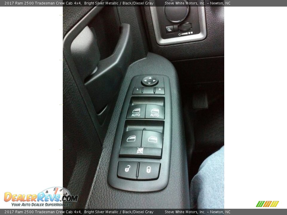 2017 Ram 2500 Tradesman Crew Cab 4x4 Bright Silver Metallic / Black/Diesel Gray Photo #14