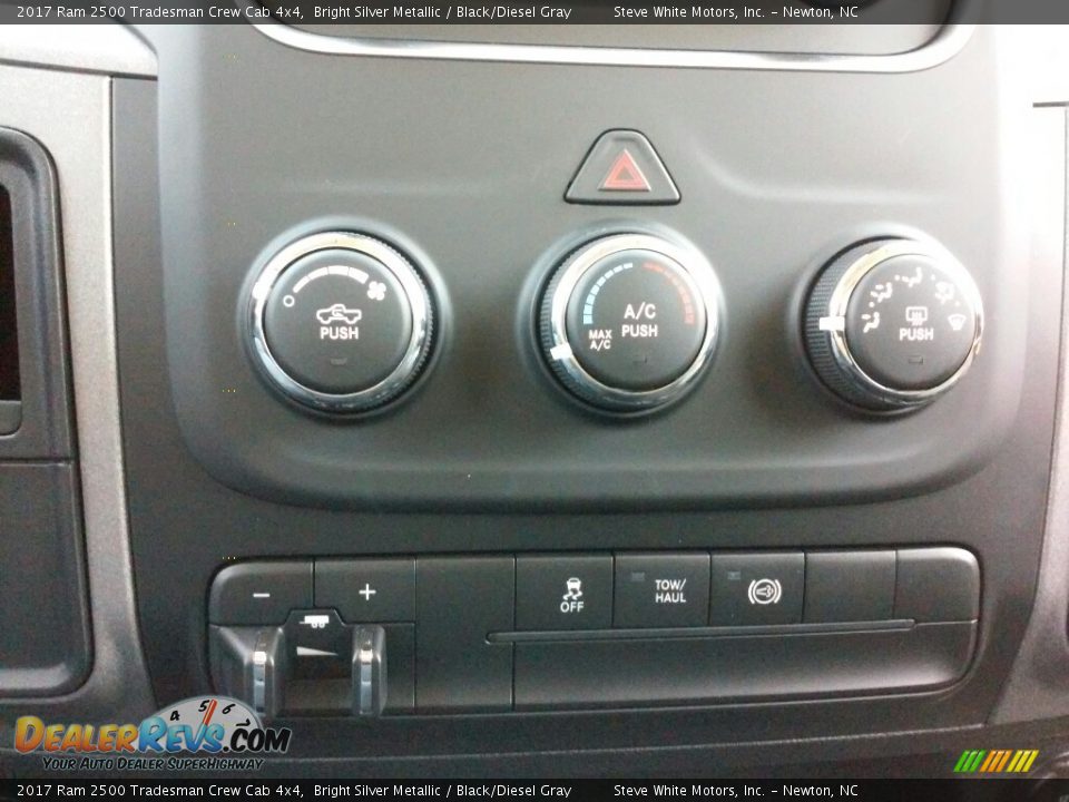 2017 Ram 2500 Tradesman Crew Cab 4x4 Bright Silver Metallic / Black/Diesel Gray Photo #19