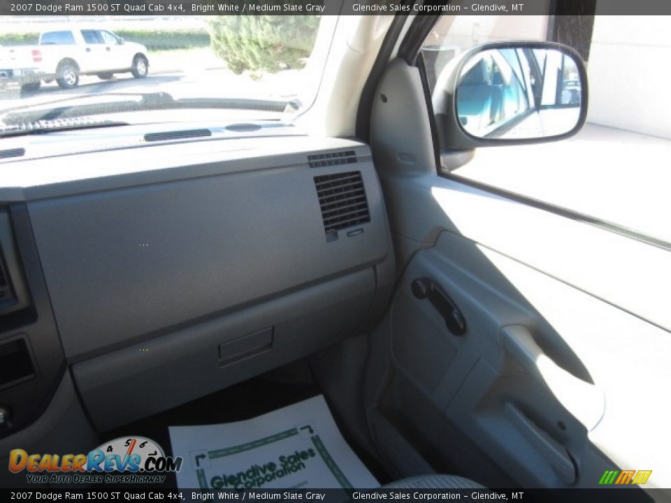 2007 Dodge Ram 1500 ST Quad Cab 4x4 Bright White / Medium Slate Gray Photo #19