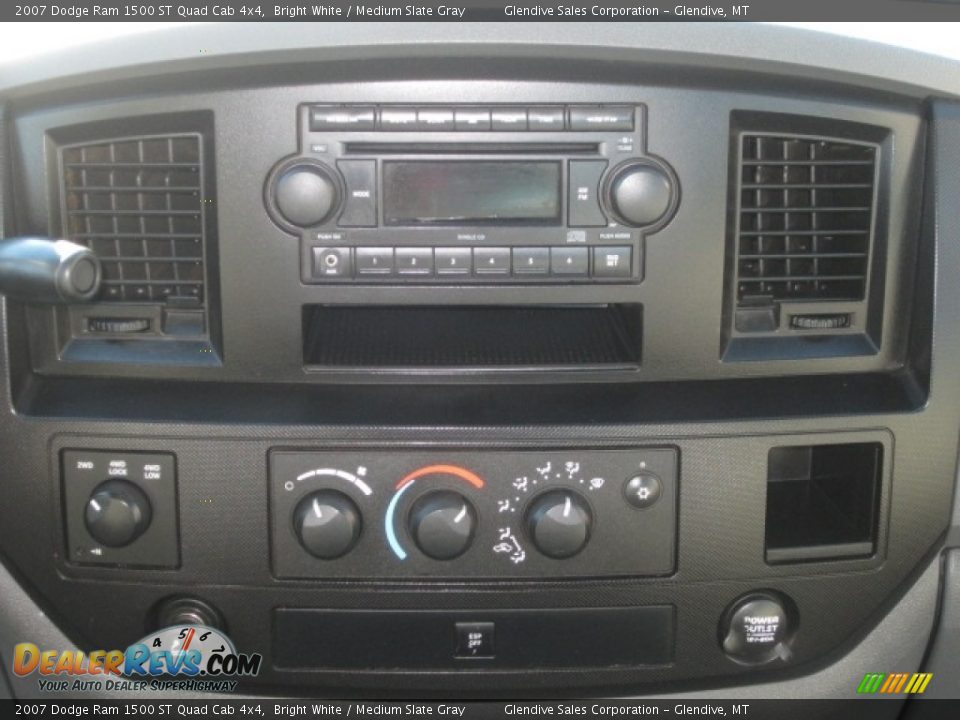 2007 Dodge Ram 1500 ST Quad Cab 4x4 Bright White / Medium Slate Gray Photo #20