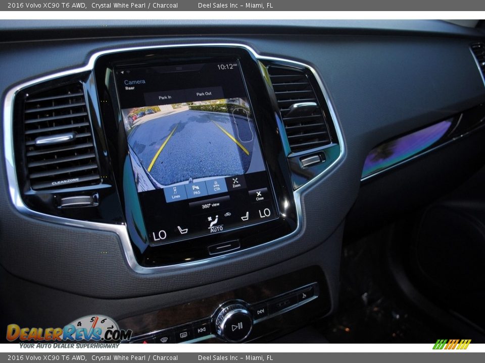 Controls of 2016 Volvo XC90 T6 AWD Photo #17