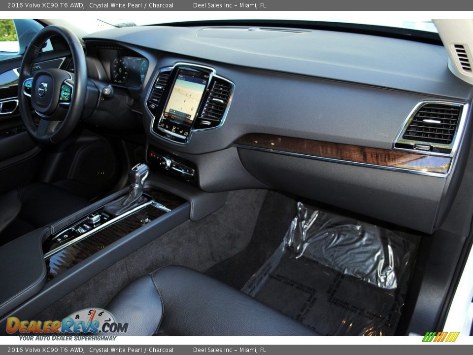 Dashboard of 2016 Volvo XC90 T6 AWD Photo #19