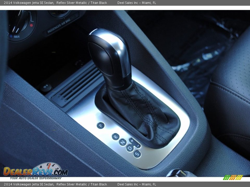2014 Volkswagen Jetta SE Sedan Reflex Silver Metallic / Titan Black Photo #16