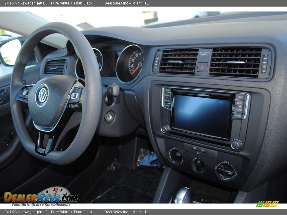 2016 Volkswagen Jetta S Pure White / Titan Black Photo #19
