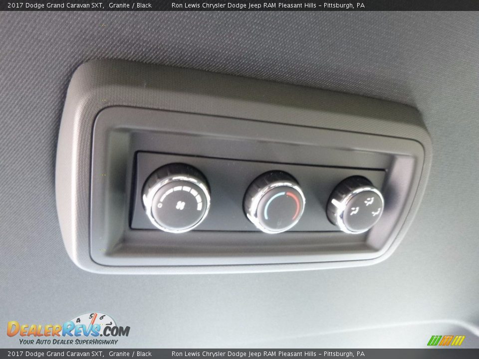 Controls of 2017 Dodge Grand Caravan SXT Photo #15