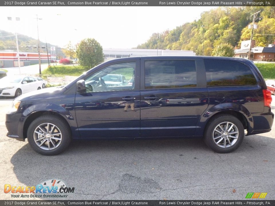 2017 Dodge Grand Caravan SE Plus Contusion Blue Pearlcoat / Black/Light Graystone Photo #2