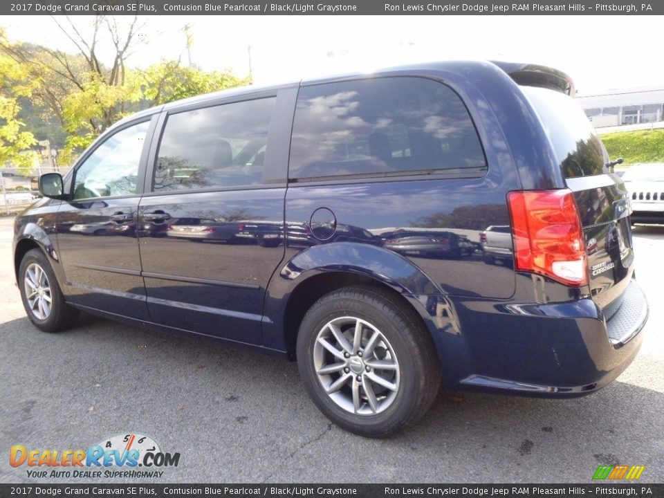 2017 Dodge Grand Caravan SE Plus Contusion Blue Pearlcoat / Black/Light Graystone Photo #3