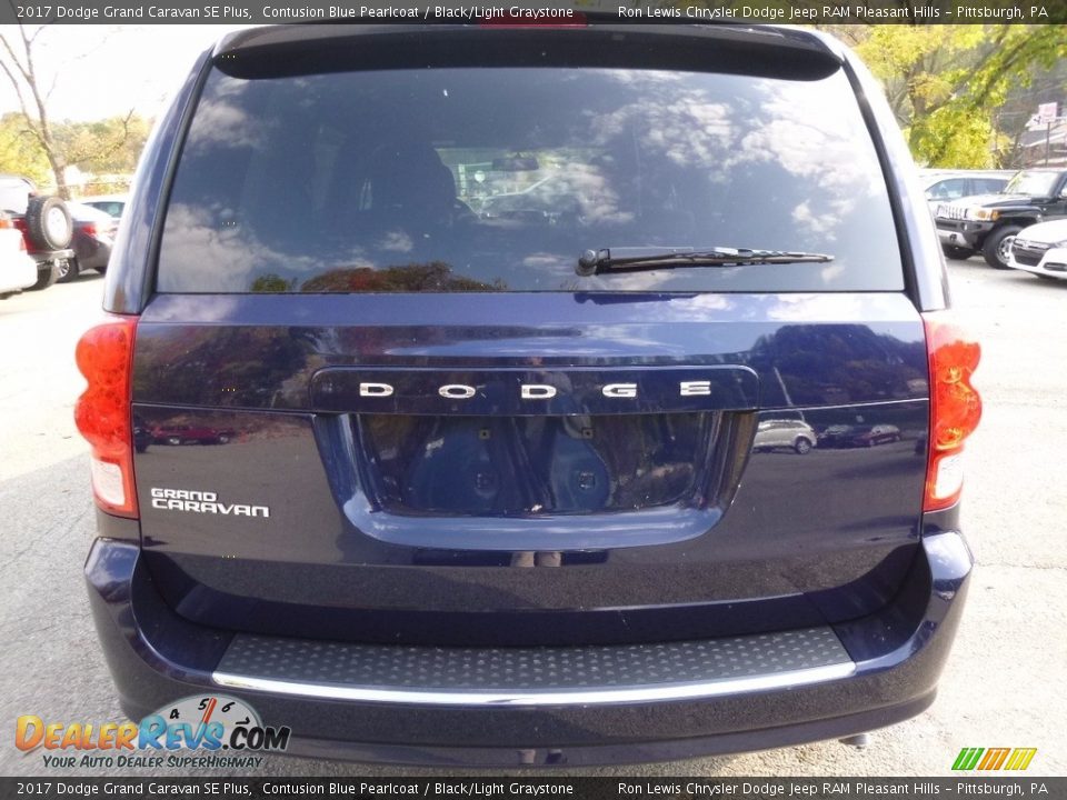 2017 Dodge Grand Caravan SE Plus Contusion Blue Pearlcoat / Black/Light Graystone Photo #4
