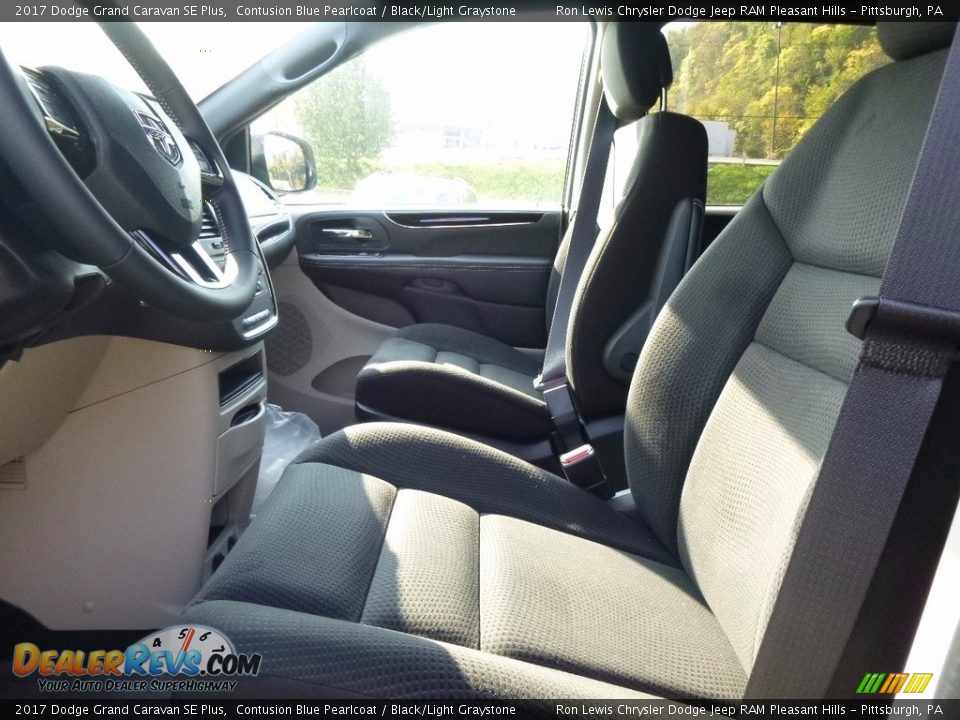 2017 Dodge Grand Caravan SE Plus Contusion Blue Pearlcoat / Black/Light Graystone Photo #11