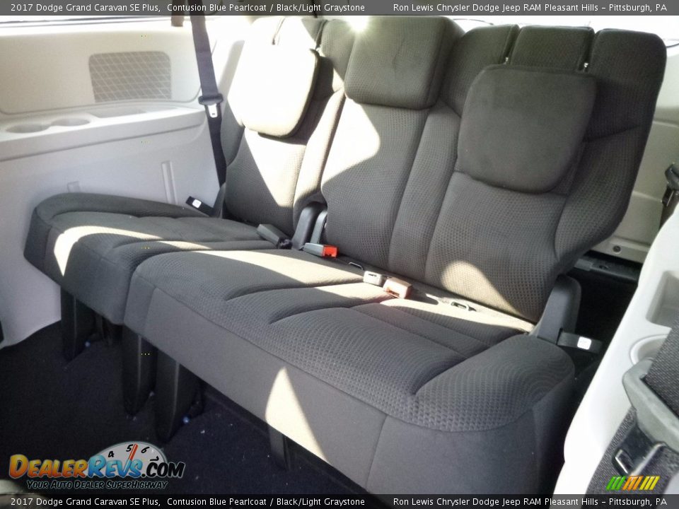 2017 Dodge Grand Caravan SE Plus Contusion Blue Pearlcoat / Black/Light Graystone Photo #13