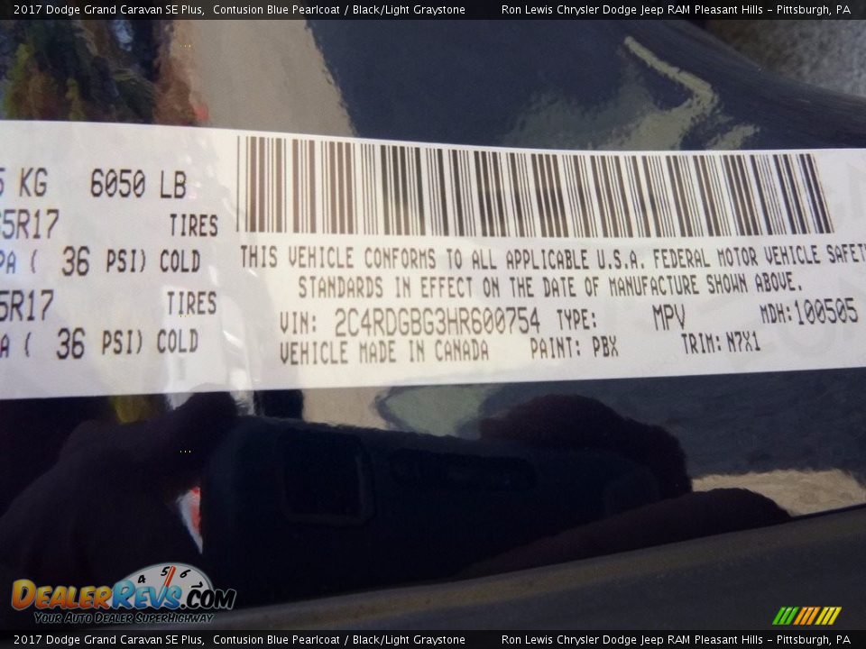 2017 Dodge Grand Caravan SE Plus Contusion Blue Pearlcoat / Black/Light Graystone Photo #17