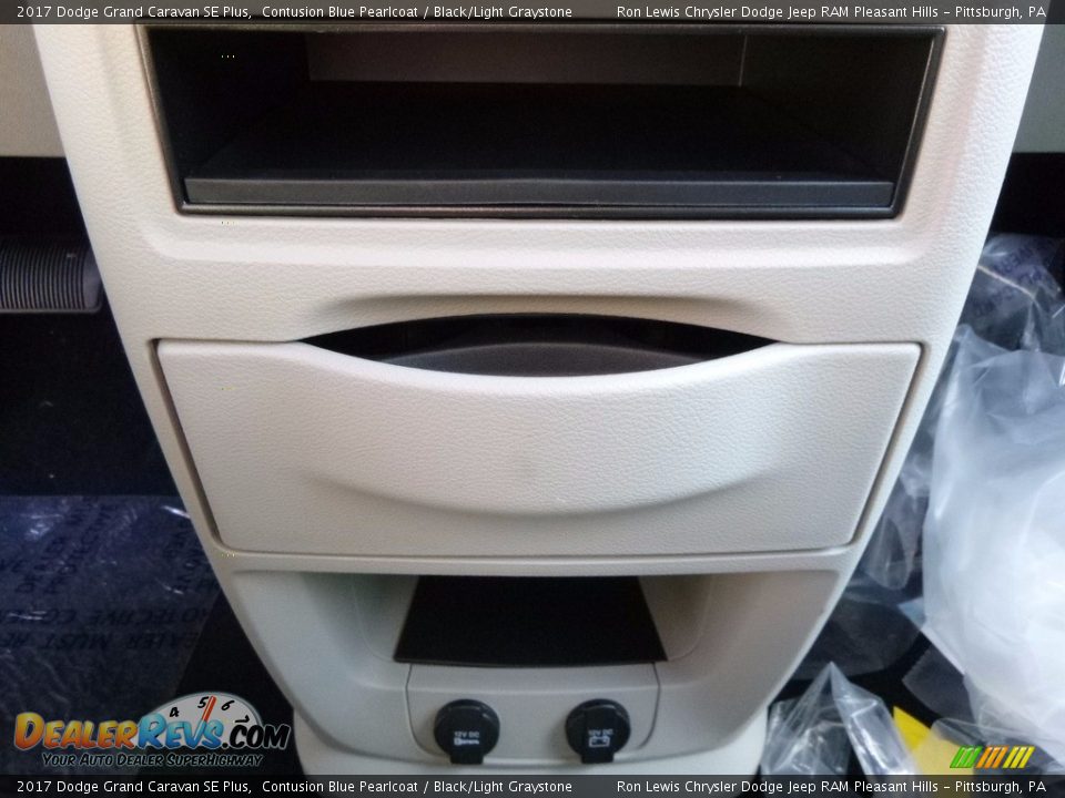 2017 Dodge Grand Caravan SE Plus Contusion Blue Pearlcoat / Black/Light Graystone Photo #19