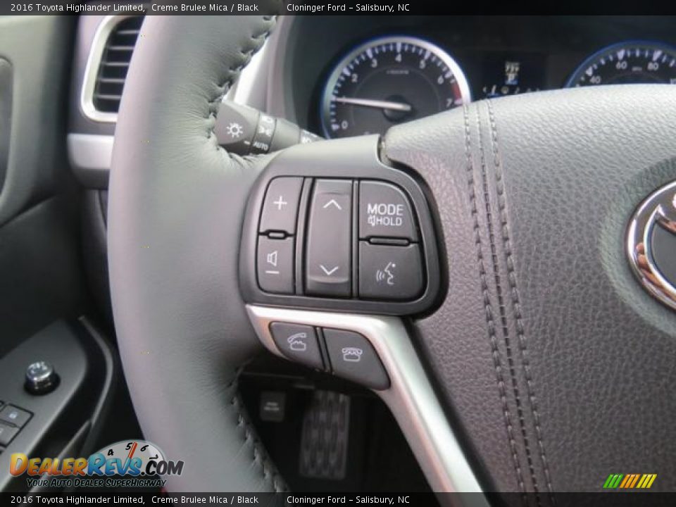 Controls of 2016 Toyota Highlander Limited Photo #14