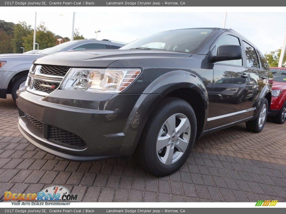 Front 3/4 View of 2017 Dodge Journey SE Photo #1