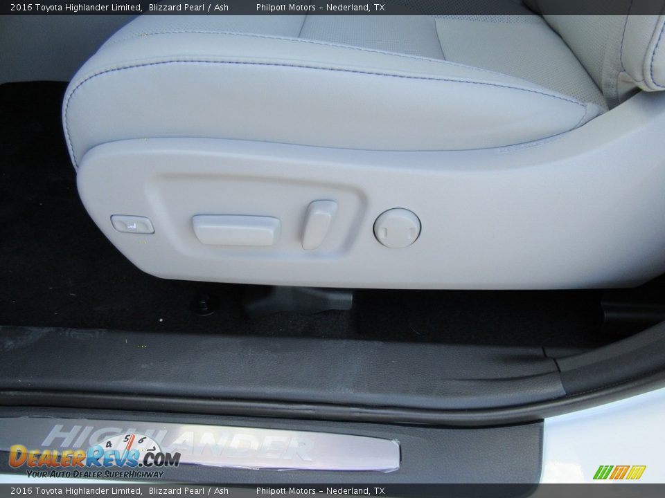 2016 Toyota Highlander Limited Blizzard Pearl / Ash Photo #24