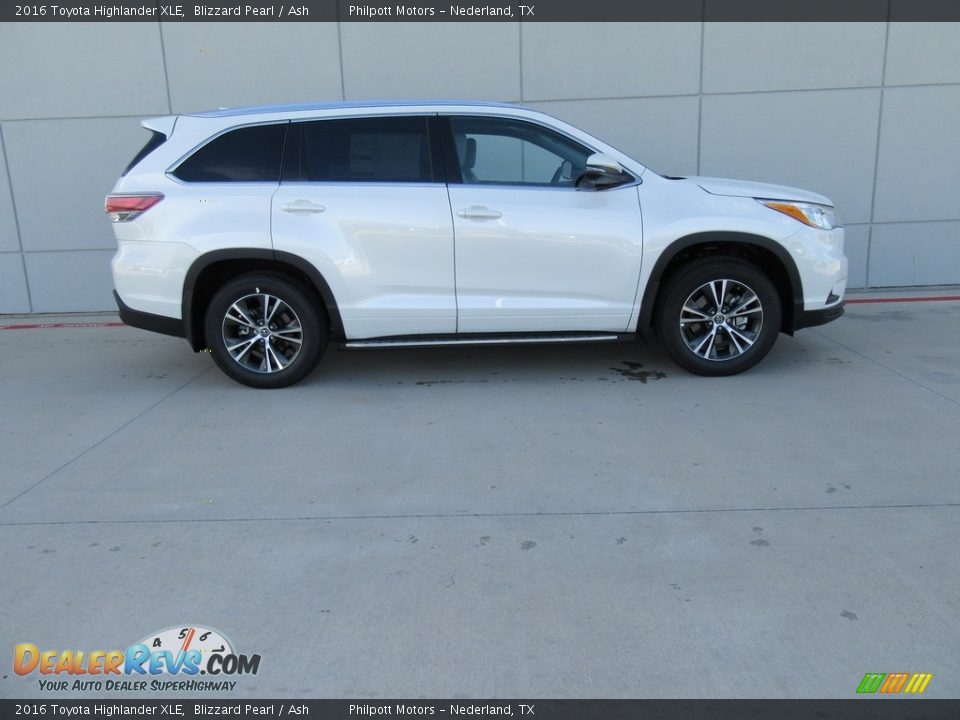2016 Toyota Highlander XLE Blizzard Pearl / Ash Photo #3