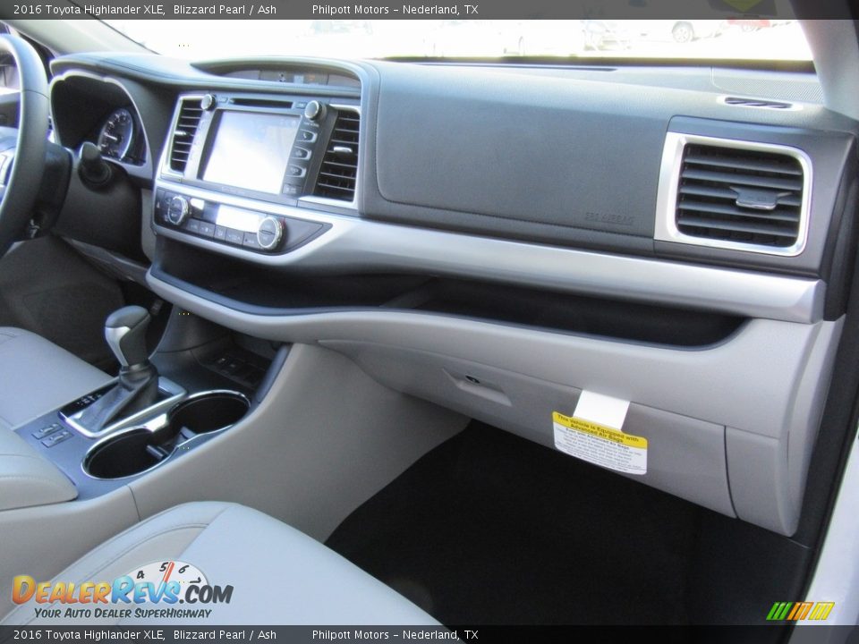 2016 Toyota Highlander XLE Blizzard Pearl / Ash Photo #16