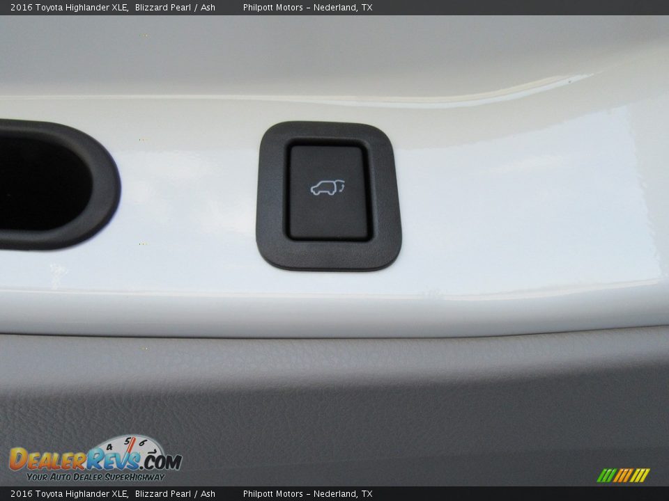 2016 Toyota Highlander XLE Blizzard Pearl / Ash Photo #18