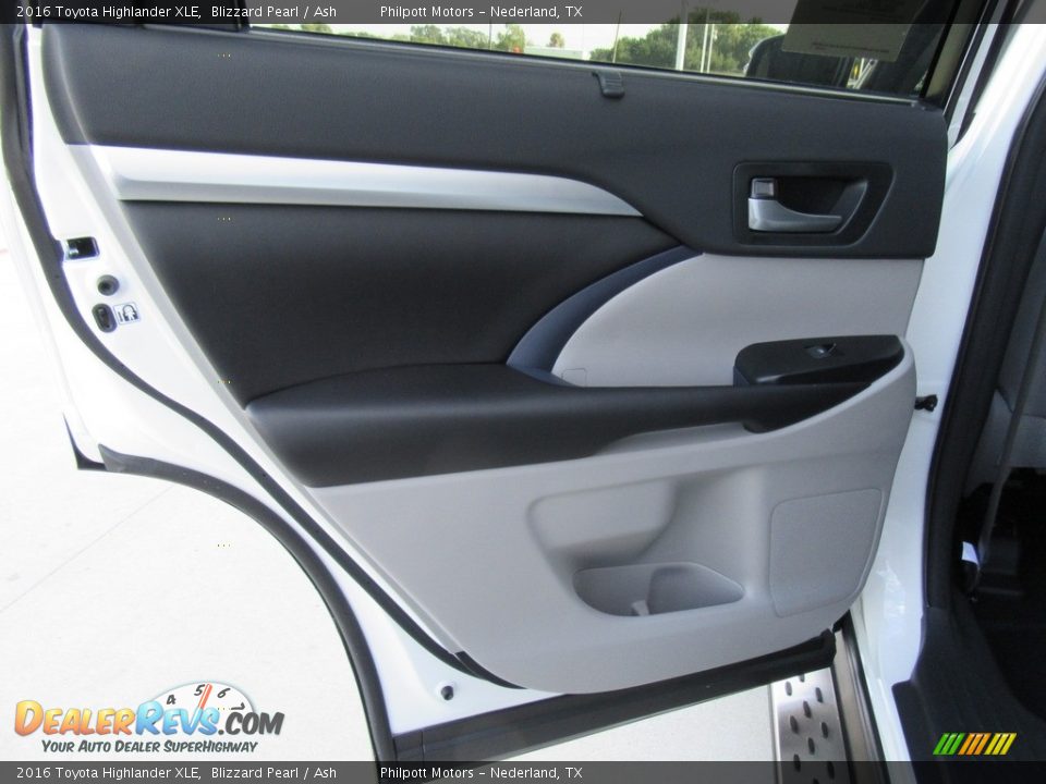 2016 Toyota Highlander XLE Blizzard Pearl / Ash Photo #19