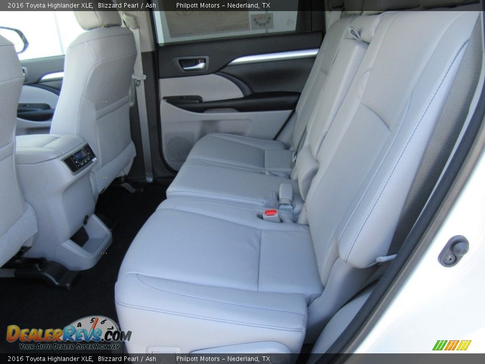 2016 Toyota Highlander XLE Blizzard Pearl / Ash Photo #20