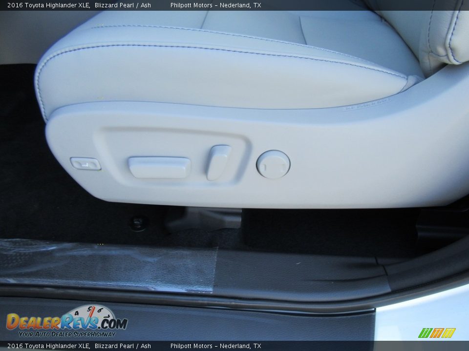2016 Toyota Highlander XLE Blizzard Pearl / Ash Photo #24