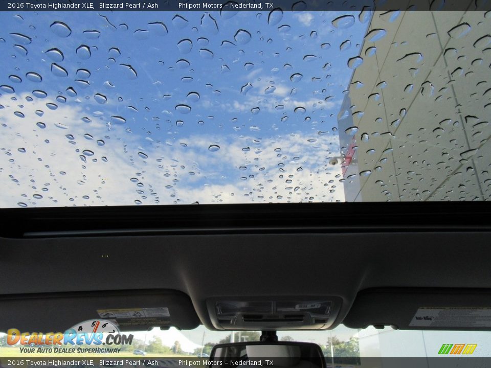 2016 Toyota Highlander XLE Blizzard Pearl / Ash Photo #25