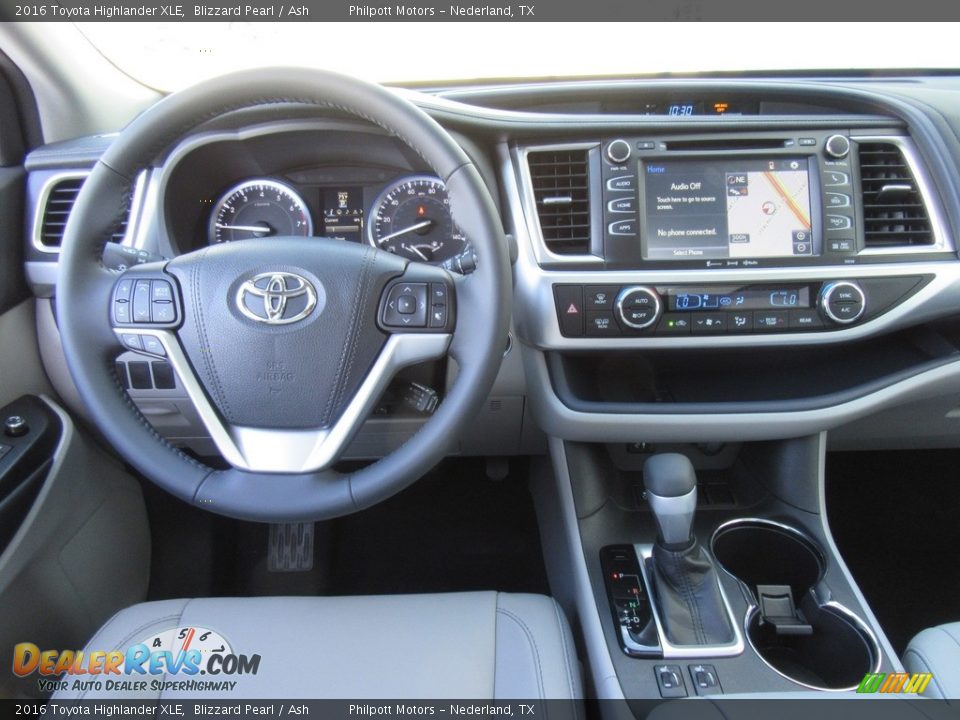 2016 Toyota Highlander XLE Blizzard Pearl / Ash Photo #26