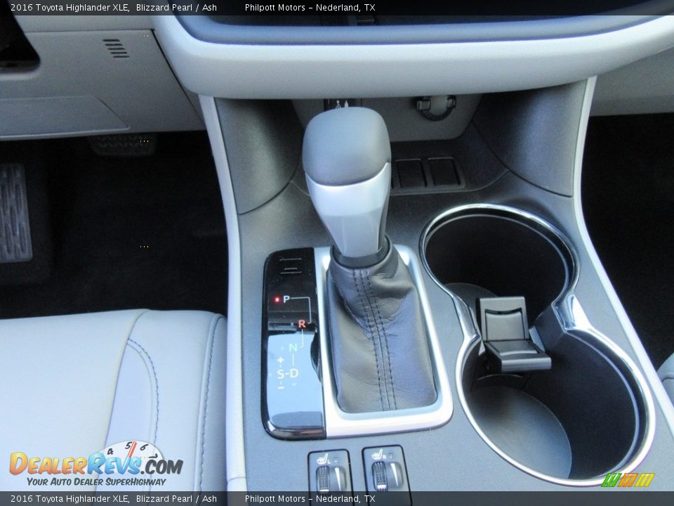 2016 Toyota Highlander XLE Blizzard Pearl / Ash Photo #30