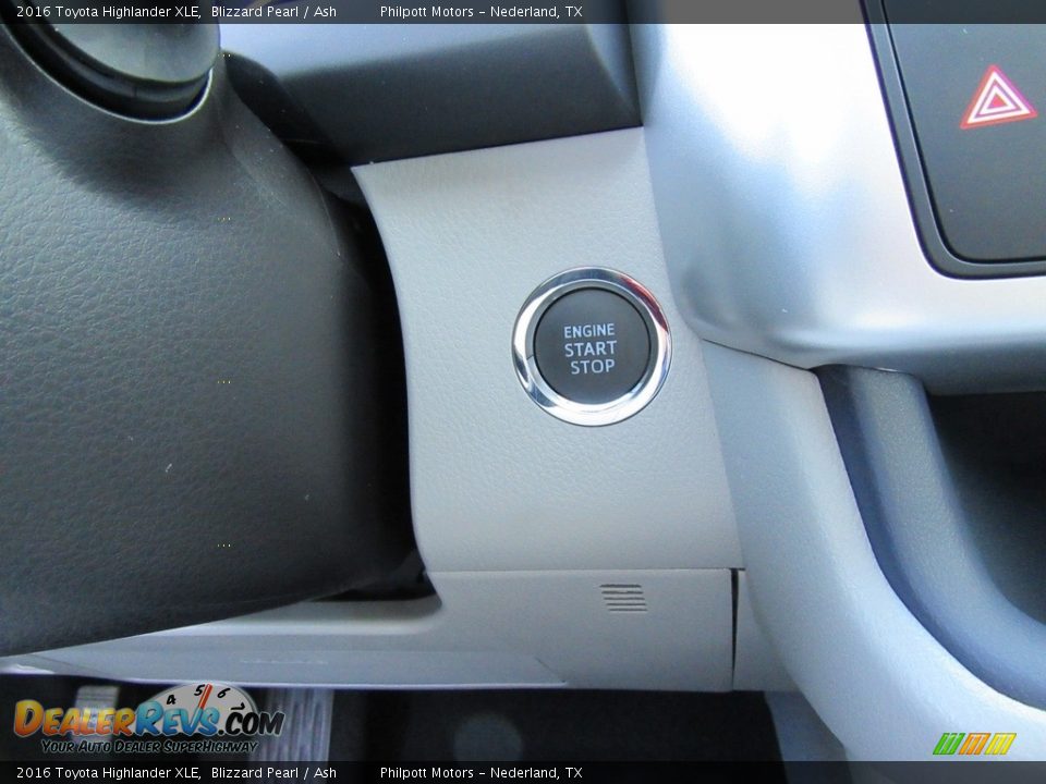 2016 Toyota Highlander XLE Blizzard Pearl / Ash Photo #32