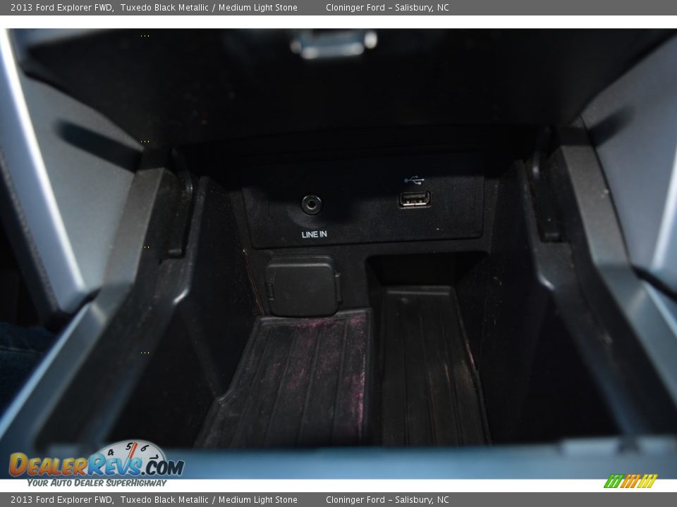 2013 Ford Explorer FWD Tuxedo Black Metallic / Medium Light Stone Photo #17