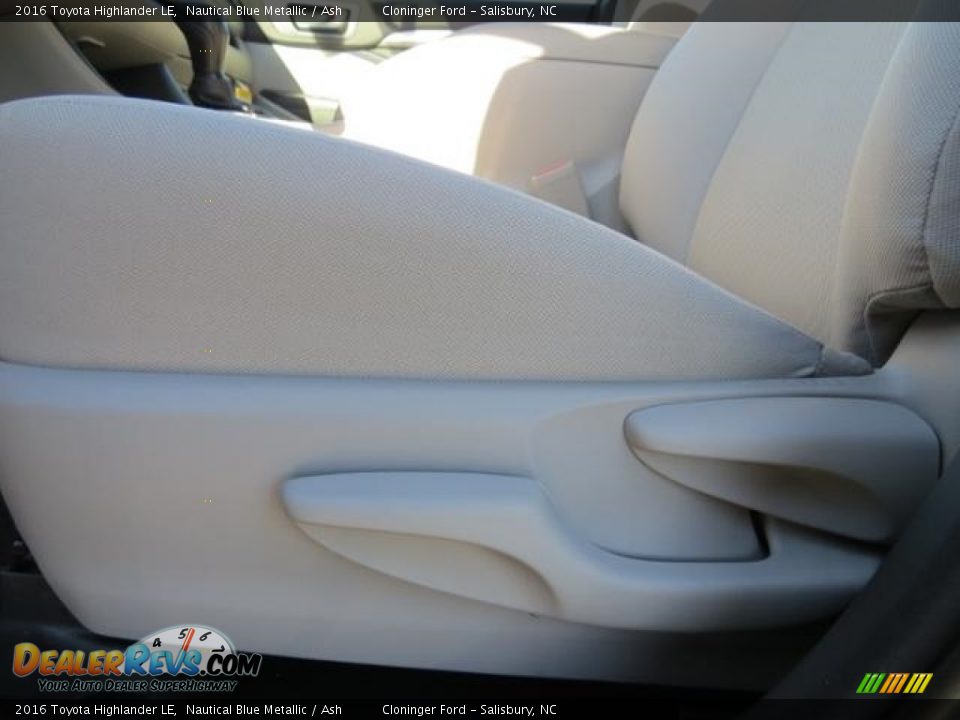 2016 Toyota Highlander LE Nautical Blue Metallic / Ash Photo #11