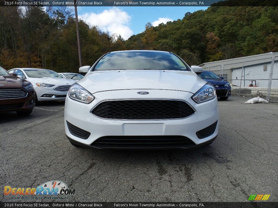 2016 Ford Focus SE Sedan Oxford White / Charcoal Black Photo #2