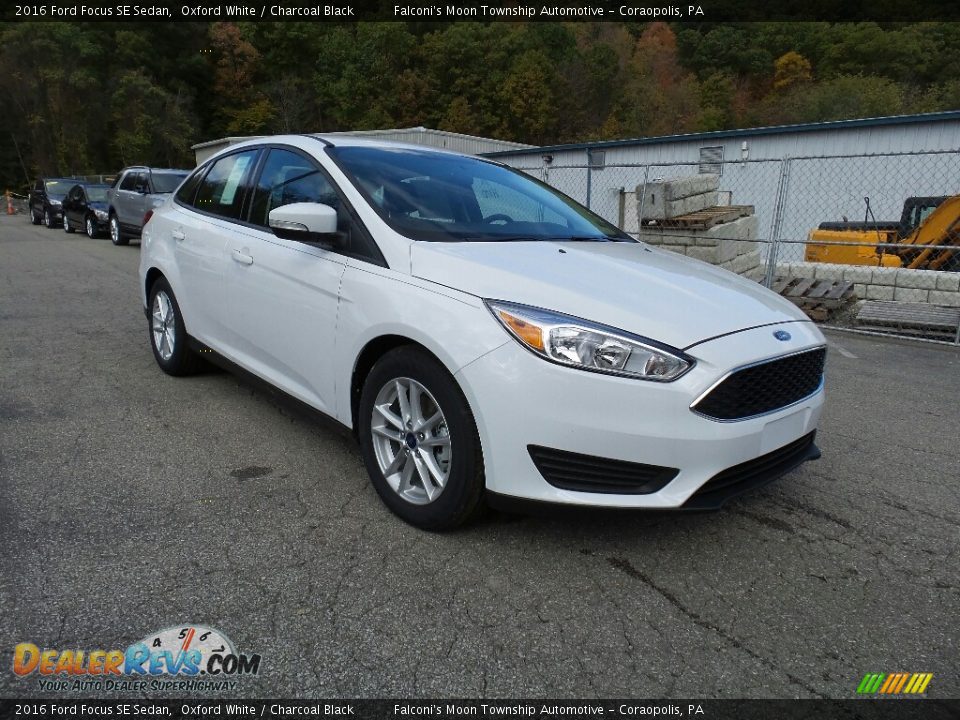 2016 Ford Focus SE Sedan Oxford White / Charcoal Black Photo #4