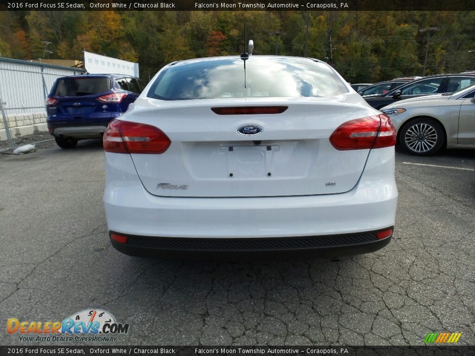 2016 Ford Focus SE Sedan Oxford White / Charcoal Black Photo #6