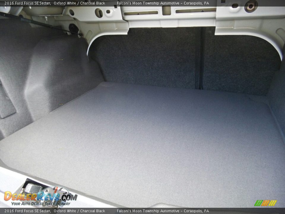 2016 Ford Focus SE Sedan Oxford White / Charcoal Black Photo #7