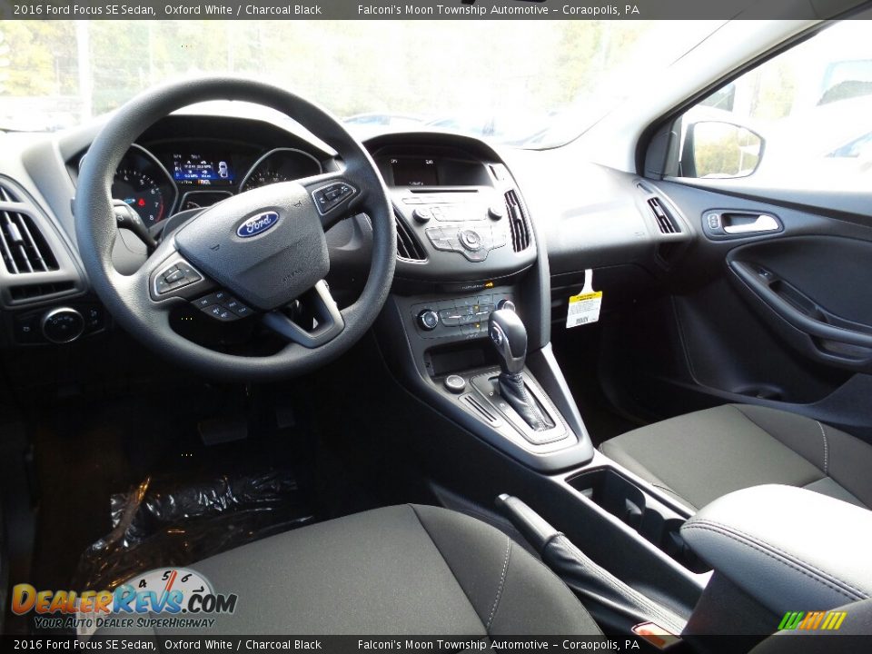 2016 Ford Focus SE Sedan Oxford White / Charcoal Black Photo #9